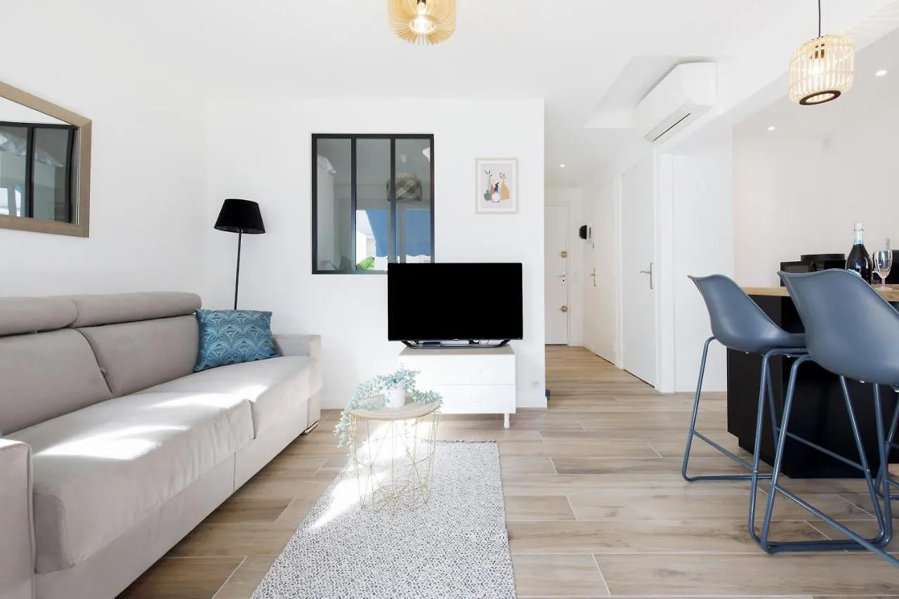 Palladium 148 Yourhosthelper Cannes 0*,  France